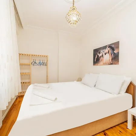 Apartment And Pleasant Flat In Muratpasa